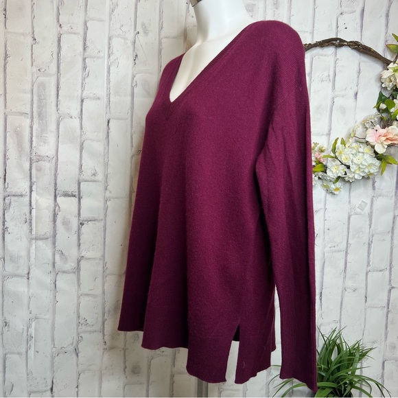 Halogen 100% Cashmere V Neck Lightweight Sweater in Purple Red - Picture 3 of 6